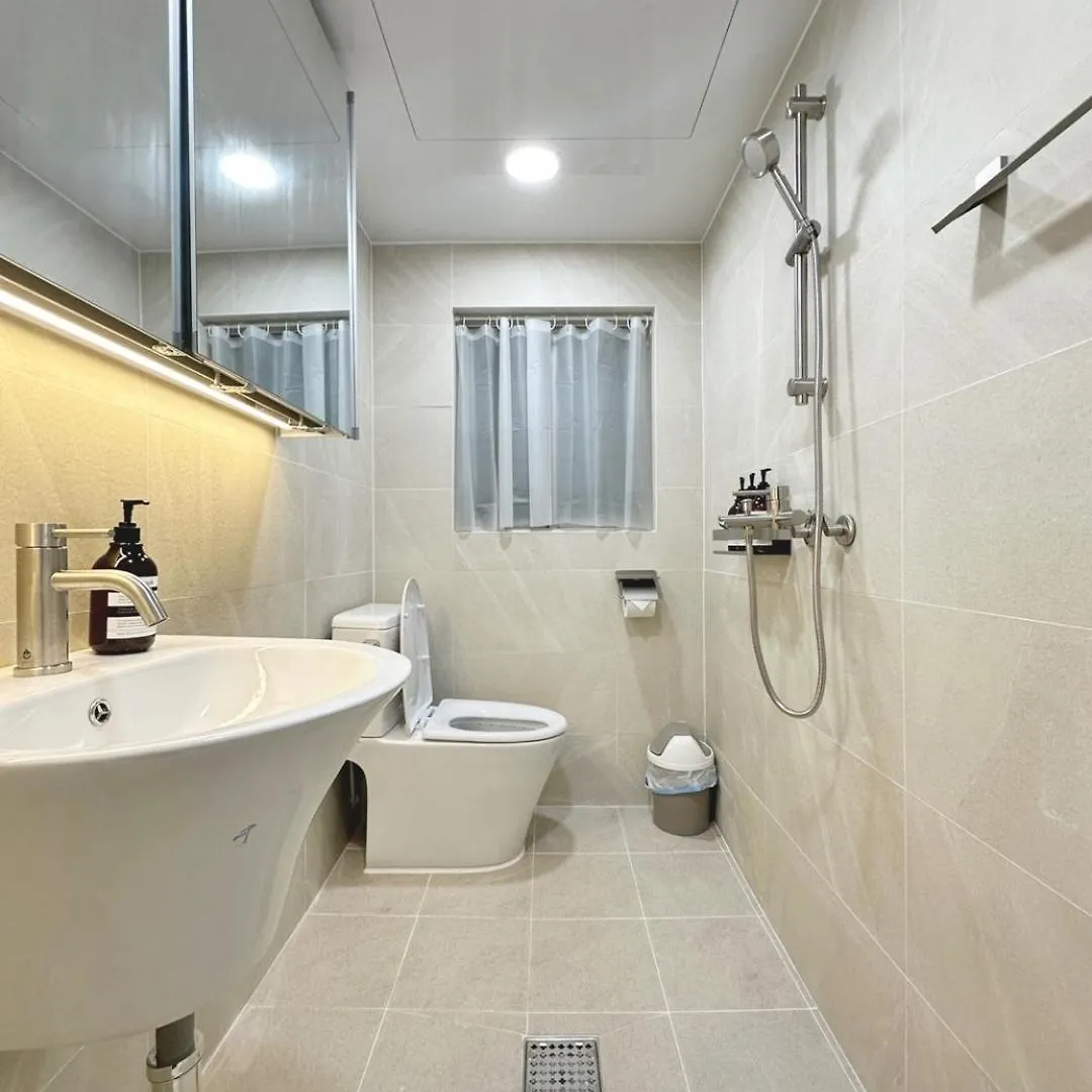 Check In Seoul Hongdae Apartment 0*,